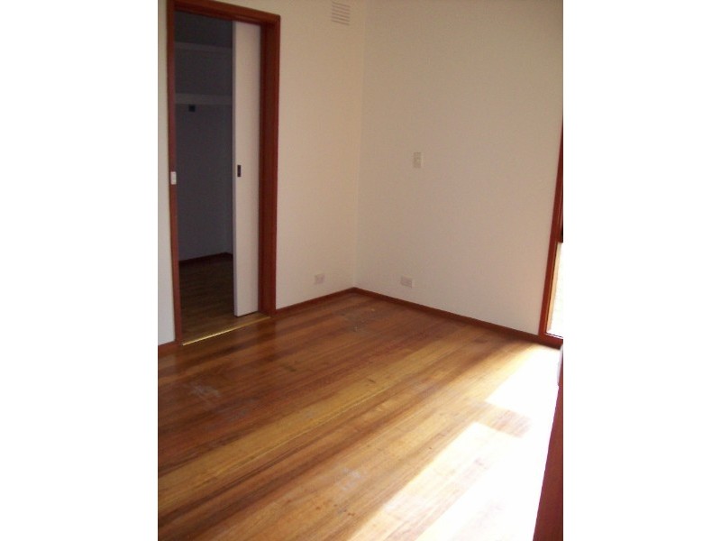 7 Landy Close, Mill Park VIC 3082