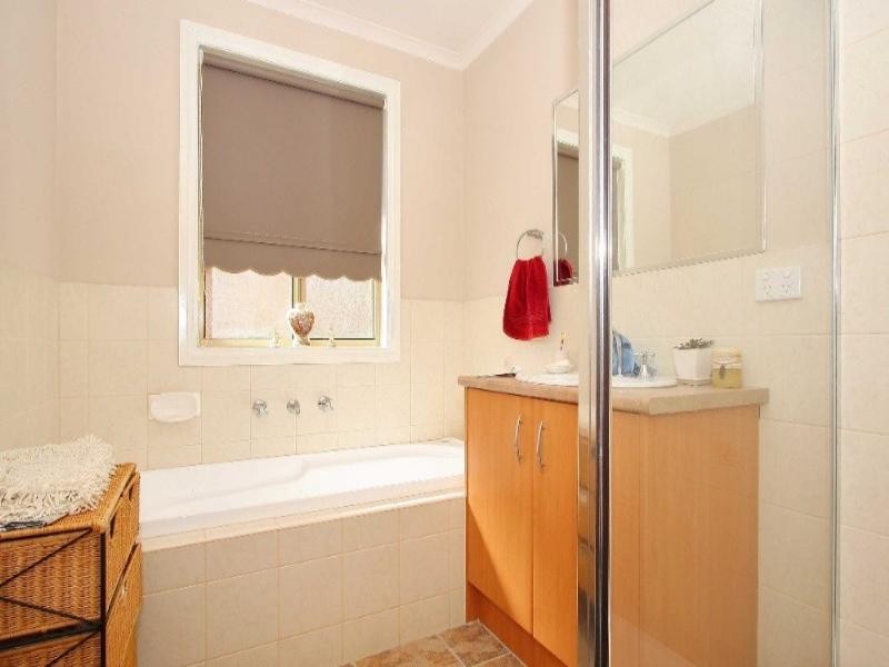 13 Marais Grove, South Morang VIC 3752