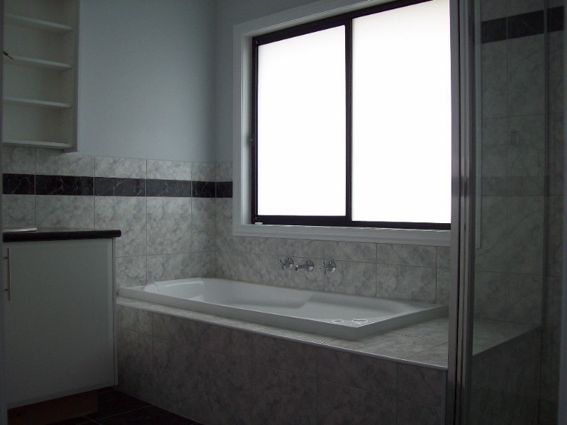 1 & 2/247 Wood Street, Preston VIC 3072