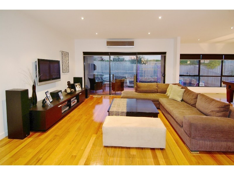 3 Wingspan Avenue, South Morang VIC 3752