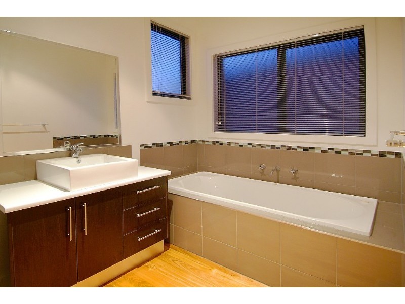 3 Wingspan Avenue, South Morang VIC 3752