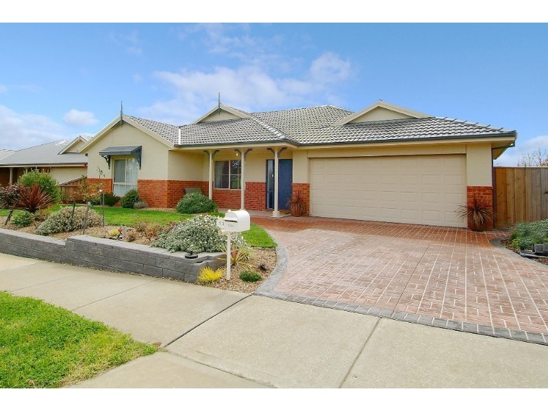 13 Sugarloaf Rise, Doreen VIC 3754