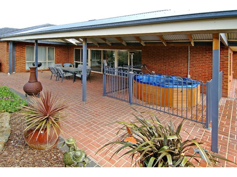 13 Sugarloaf Rise, Doreen VIC 3754