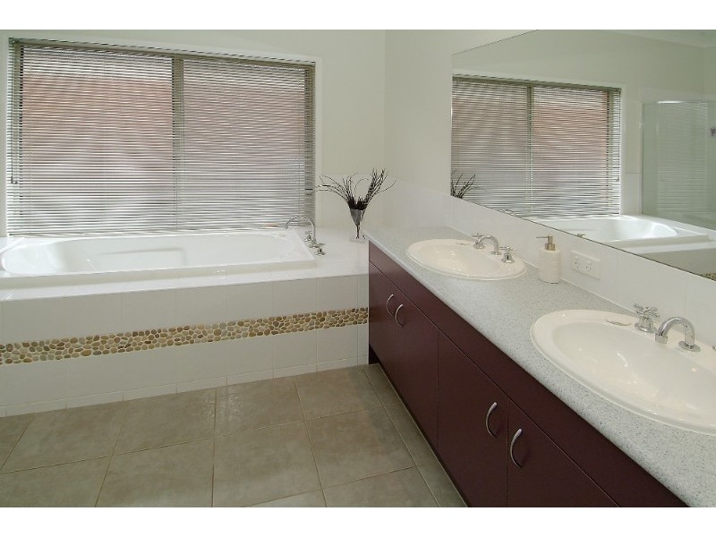 13 Sugarloaf Rise, Doreen VIC 3754