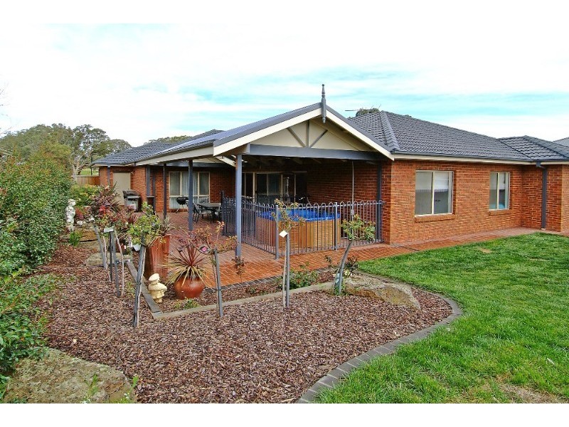 13 Sugarloaf Rise, Doreen VIC 3754