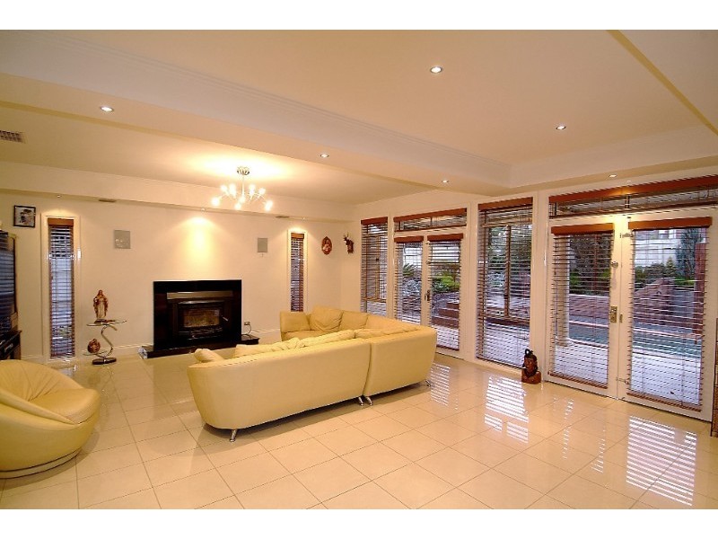 27 Montana Way, Mill Park VIC 3082