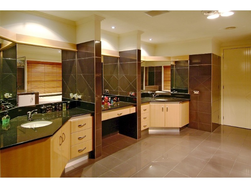 27 Montana Way, Mill Park VIC 3082