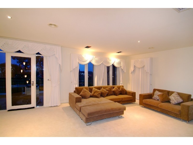 27 Montana Way, Mill Park VIC 3082