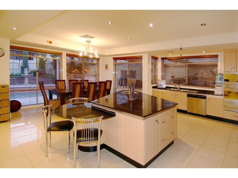 27 Montana Way, Mill Park VIC 3082