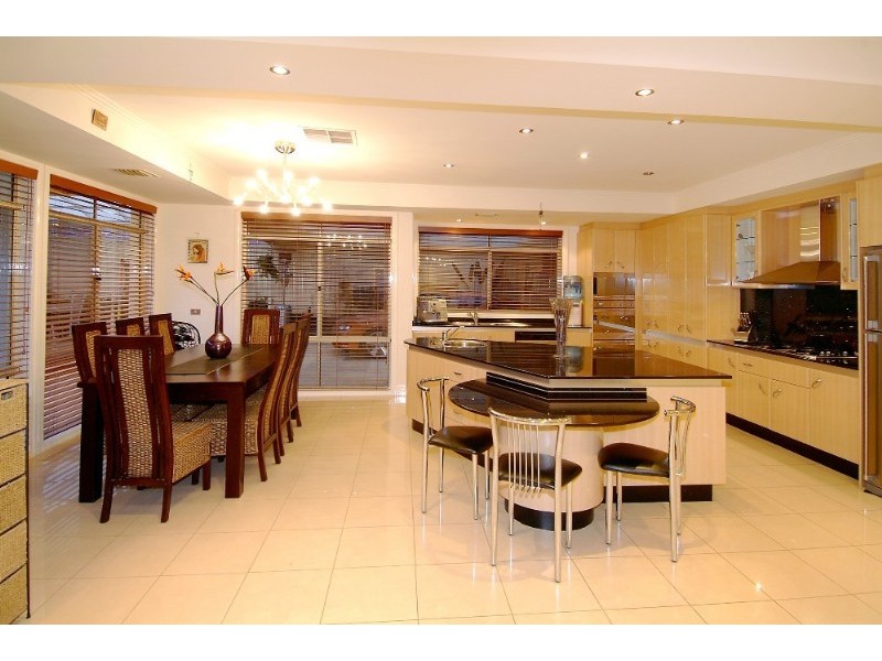 27 Montana Way, Mill Park VIC 3082