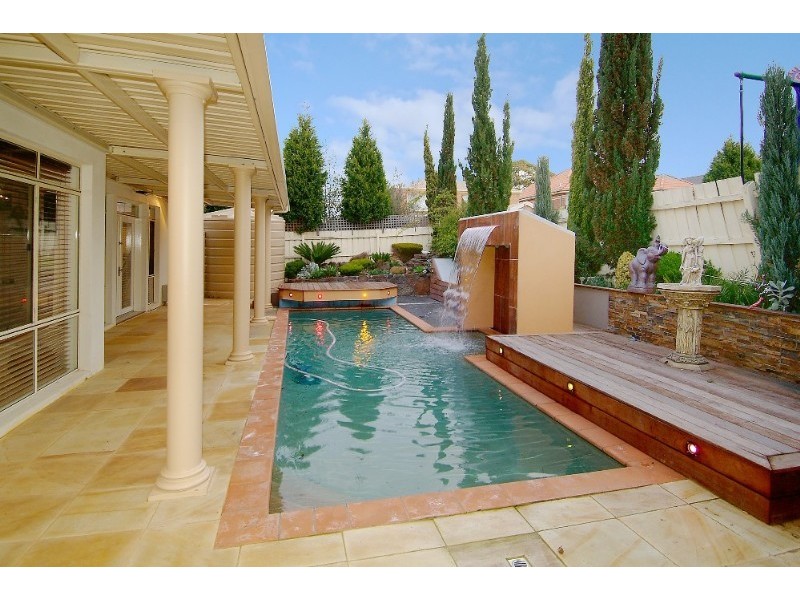 27 Montana Way, Mill Park VIC 3082