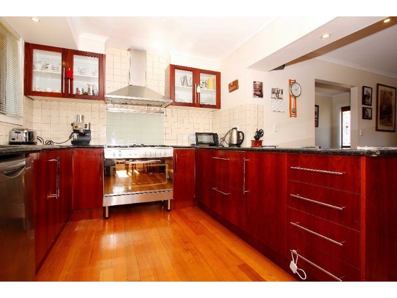 112 Darebin Drive, Thomastown VIC 3074