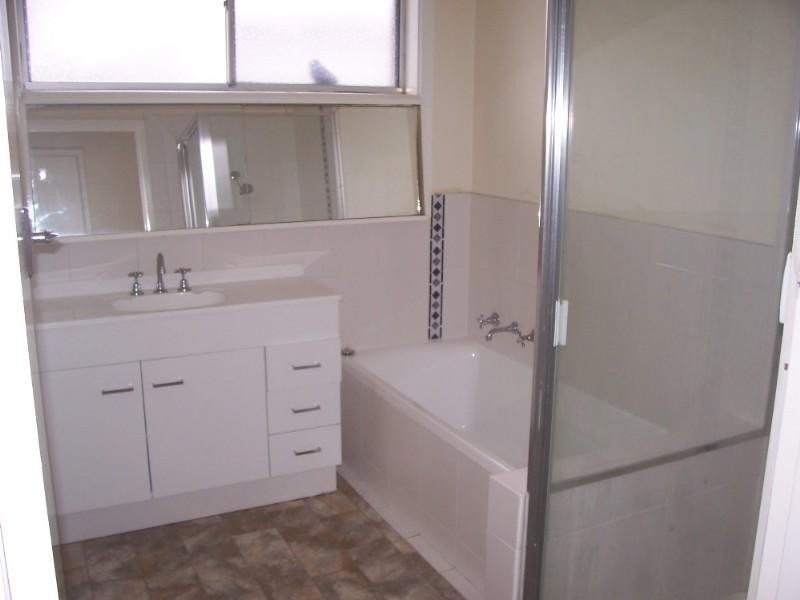 8 Fenwick Court, Bundoora VIC 3083