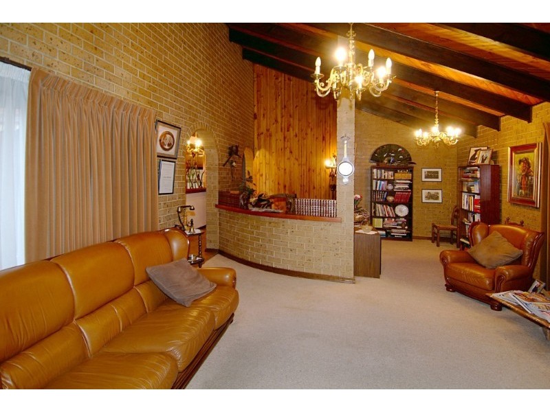 6 Friend Court, Mill Park VIC 3082