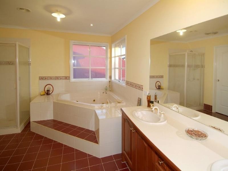 25 Robusta Avenue, Bundoora VIC 3083