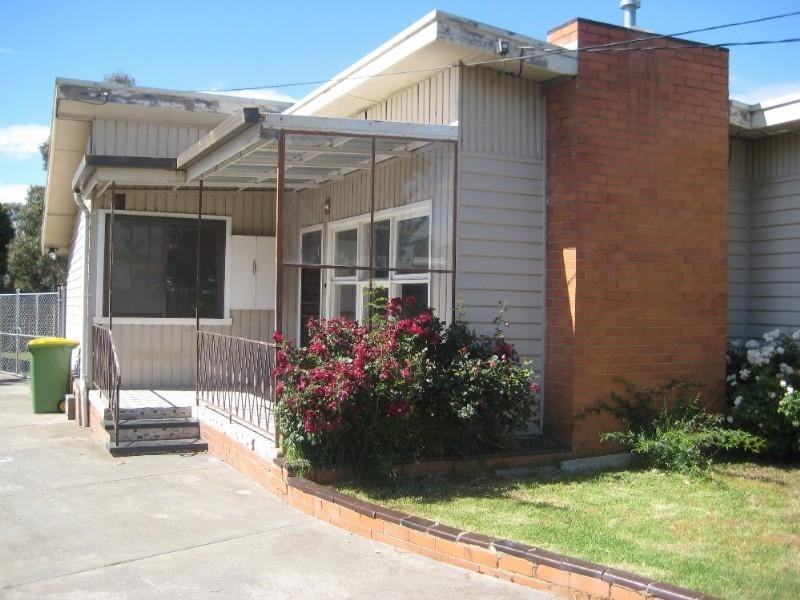 20 Lowell Avenue, Kingsbury VIC 3083