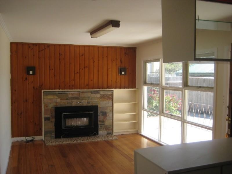 20 Lowell Avenue, Kingsbury VIC 3083