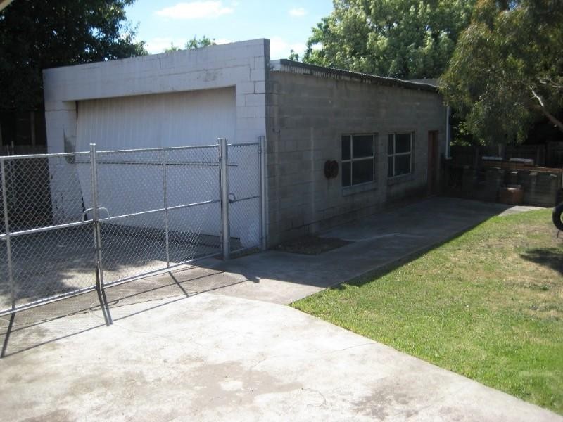 20 Lowell Avenue, Kingsbury VIC 3083