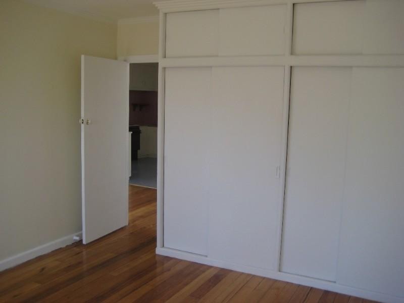 20 Lowell Avenue, Kingsbury VIC 3083