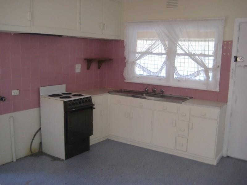 20 Lowell Avenue, Kingsbury VIC 3083