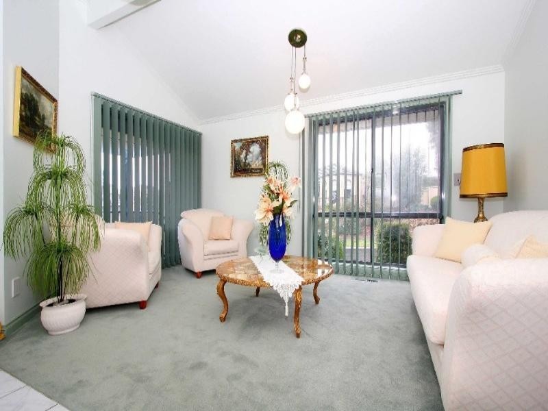 6 Bottlebrush Drive, Mill Park VIC 3082
