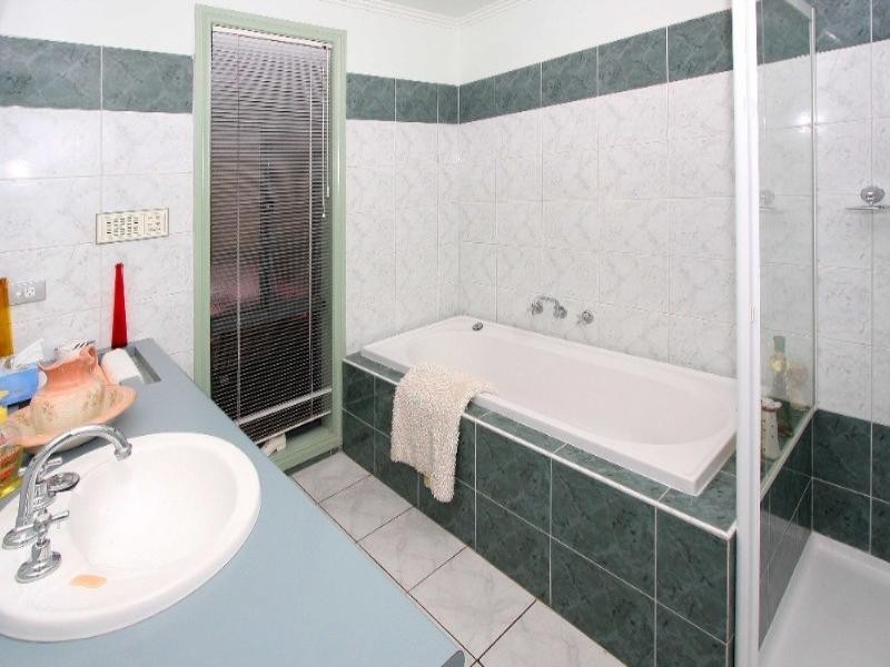 6 Bottlebrush Drive, Mill Park VIC 3082