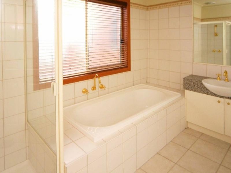 2/40 McLeans Road, Bundoora VIC 3083