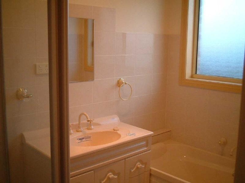 30B Hazel Grove, Pascoe Vale VIC 3044