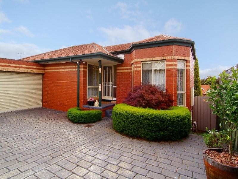 2/27 Bradley Drive, Mill Park VIC 3082