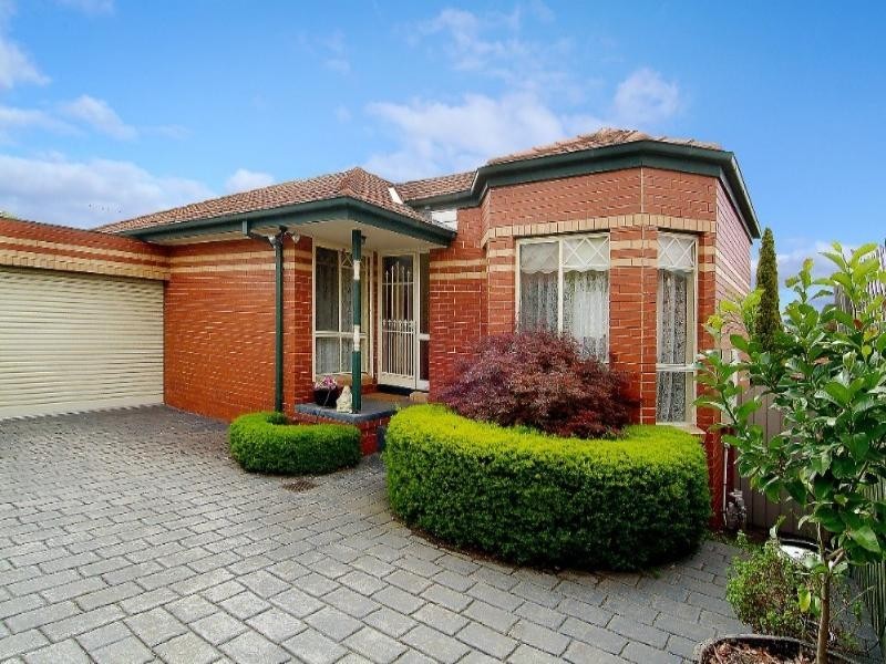2/27 Bradley Drive, Mill Park VIC 3082