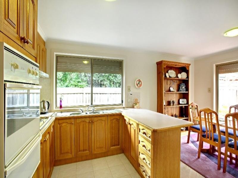 2/17 Carroll Crescent, Mill Park VIC 3082