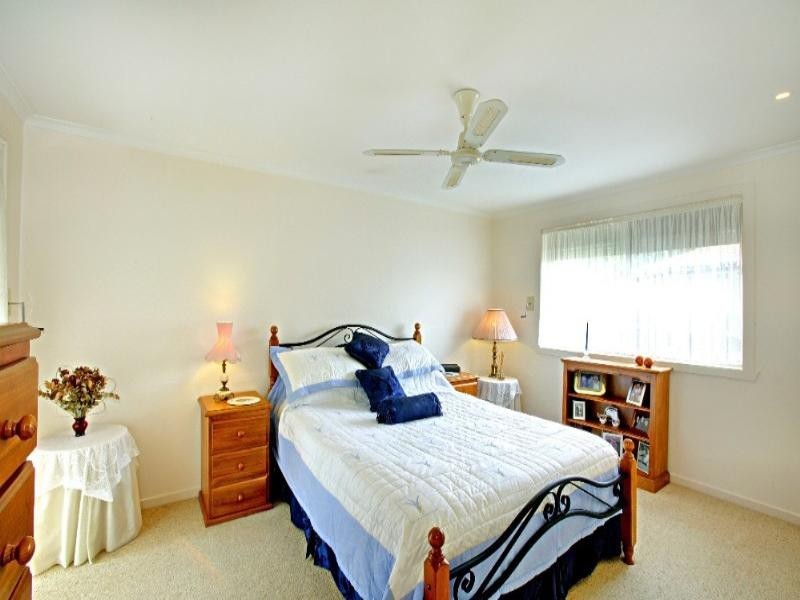 2/17 Carroll Crescent, Mill Park VIC 3082