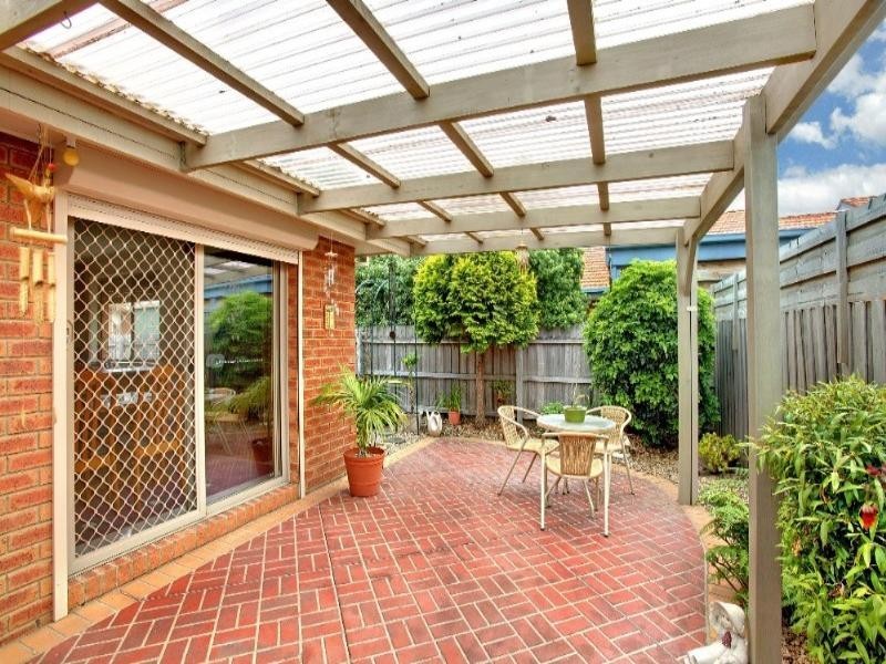 2/17 Carroll Crescent, Mill Park VIC 3082