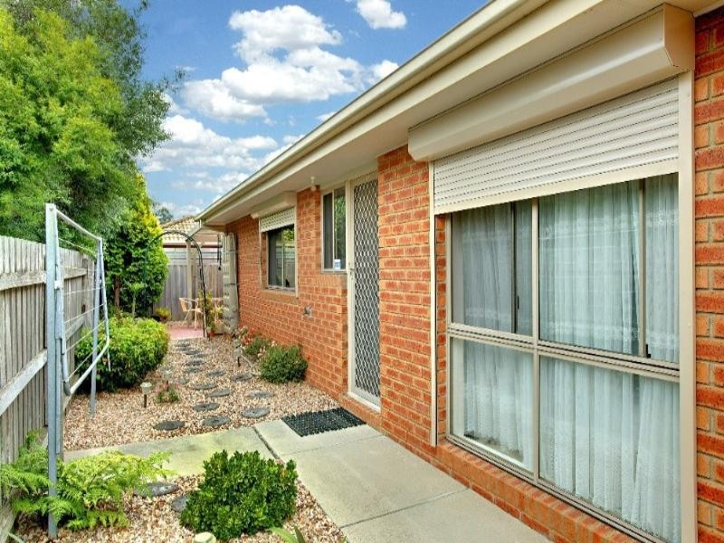 2/17 Carroll Crescent, Mill Park VIC 3082