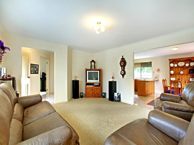 2/17 Carroll Crescent, Mill Park VIC 3082