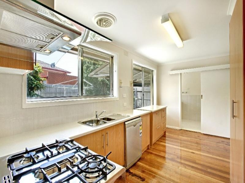 121 Casey Drive, Lalor VIC 3075