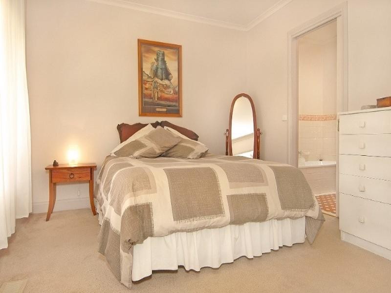 19 Piccadilly Close, Greensborough VIC 3088