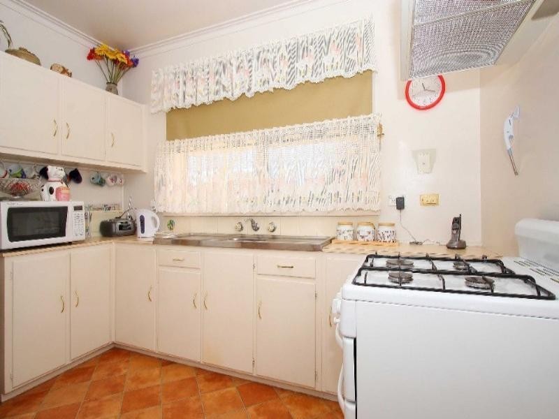 26 Flag Street, Kingsbury VIC 3083