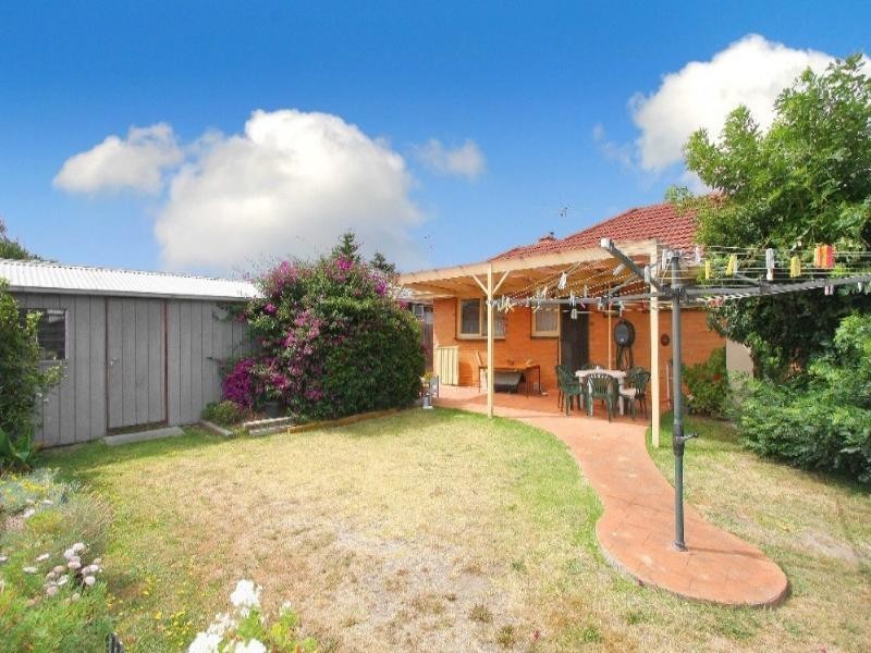 26 Flag Street, Kingsbury VIC 3083