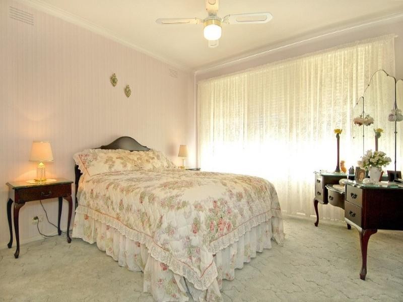 6 Regis Court, Watsonia VIC 3087