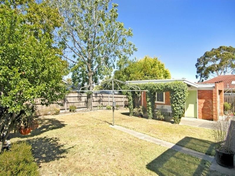 6 Regis Court, Watsonia VIC 3087