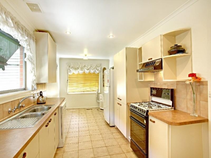 35 Glenn Crescent, Bundoora VIC 3083