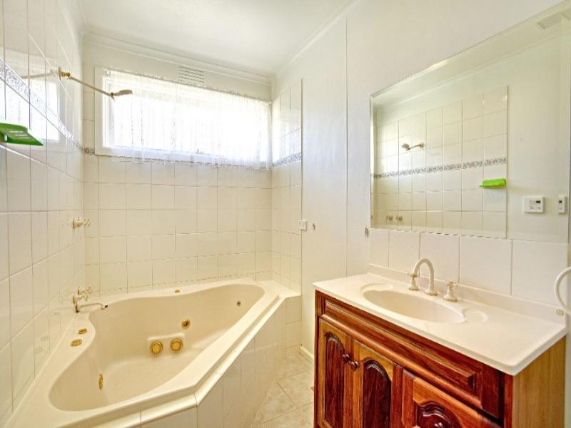 35 Glenn Crescent, Bundoora VIC 3083