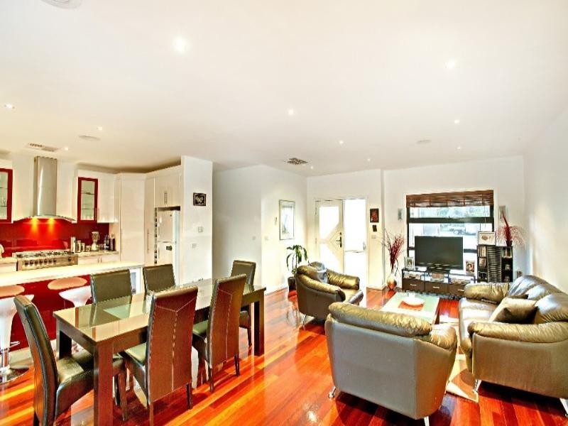 2/30 Fordham Road, Reservoir VIC 3073