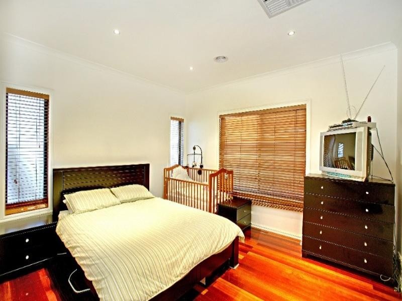 2/30 Fordham Road, Reservoir VIC 3073