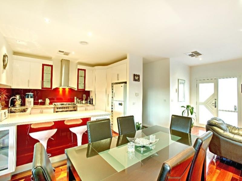 2/30 Fordham Road, Reservoir VIC 3073