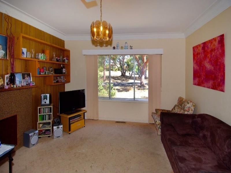 308 Nell St West, Watsonia VIC 3087