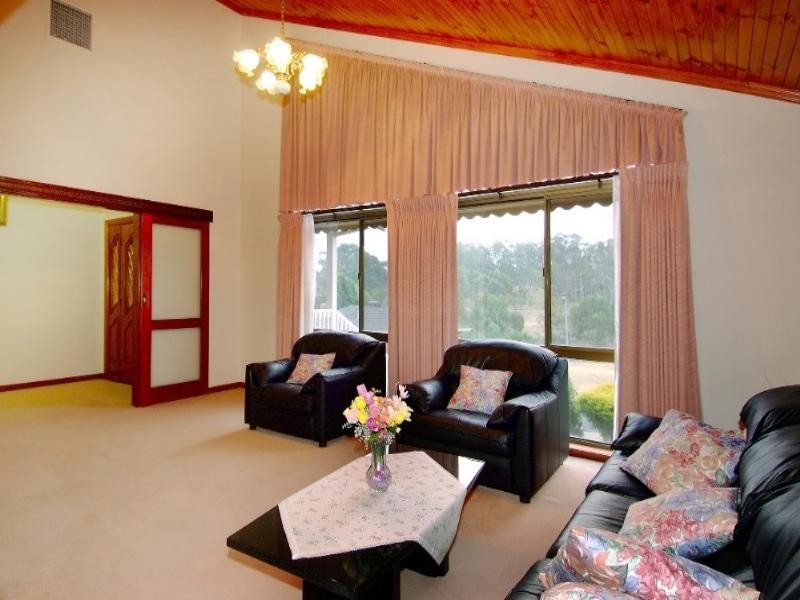 22 Stonnington Drive, Watsonia North VIC 3087