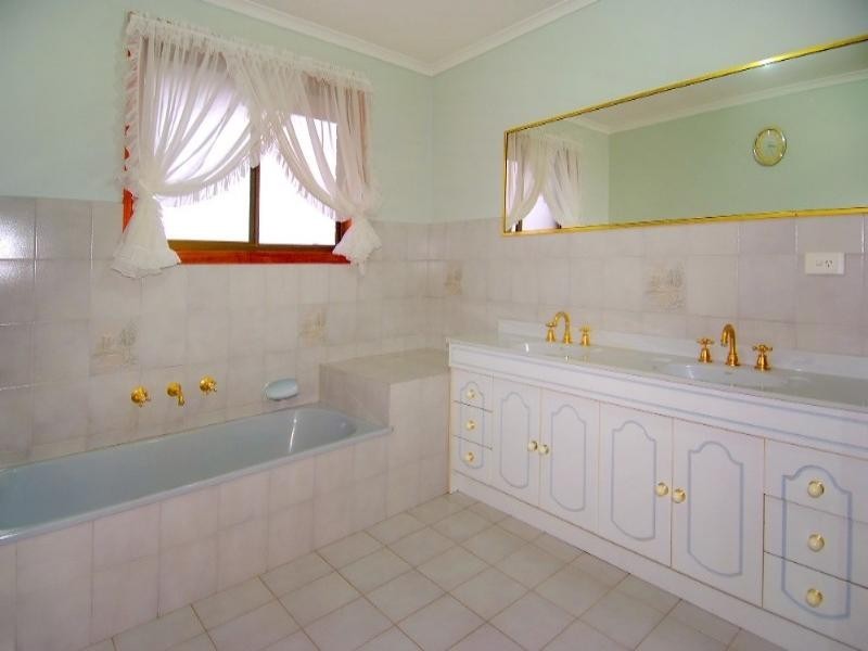 22 Stonnington Drive, Watsonia North VIC 3087