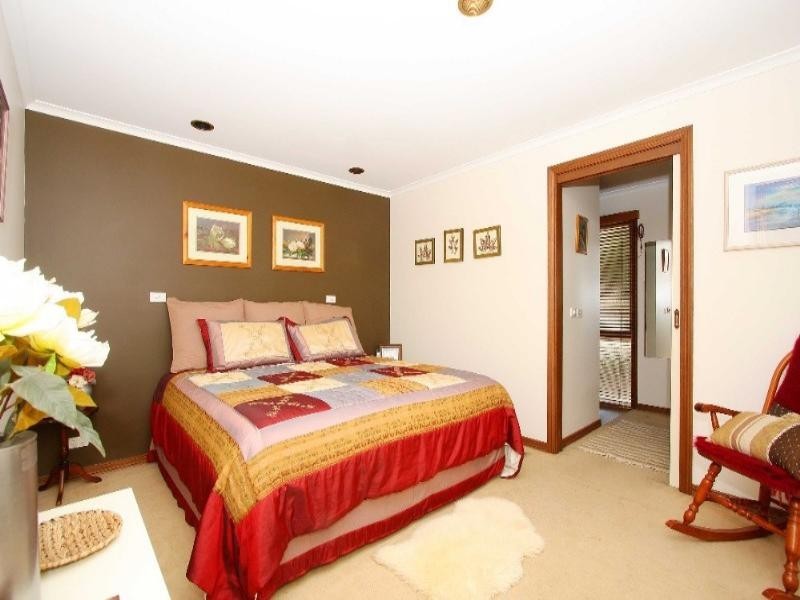 9 Veronica Crescent, Mill Park VIC 3082